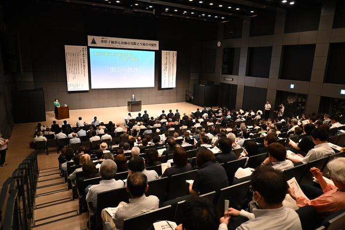 会場のアイーナ(アイーナホール)には302名の市民らが来場した